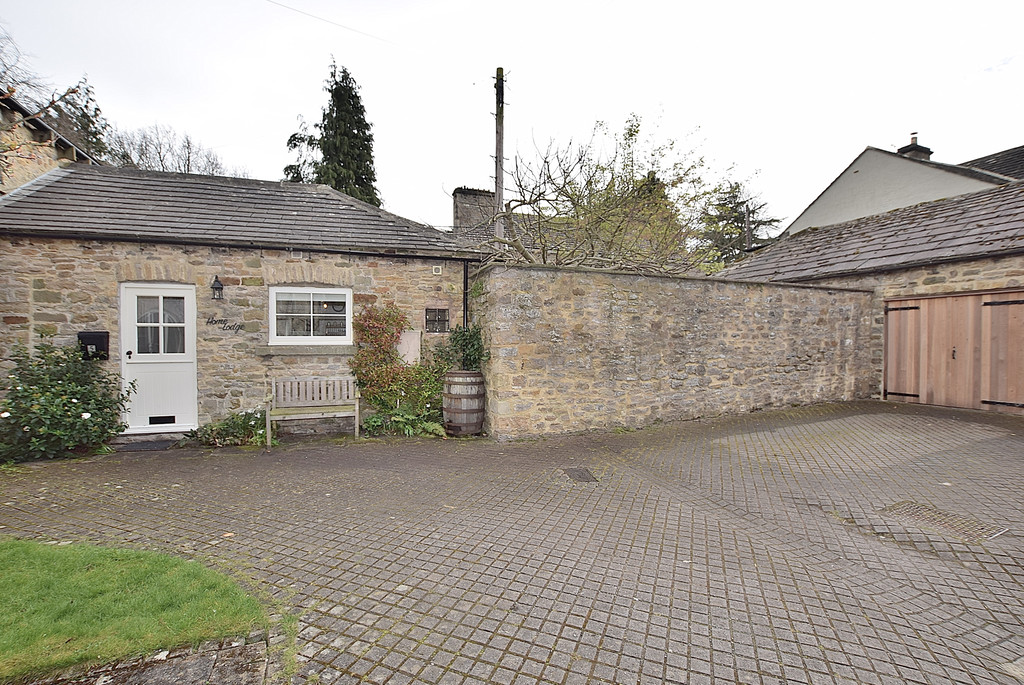173074298